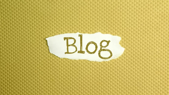 Immagine di carta strappata con la scritta 'Blog' su sfondo a motivo geometrico dorato
