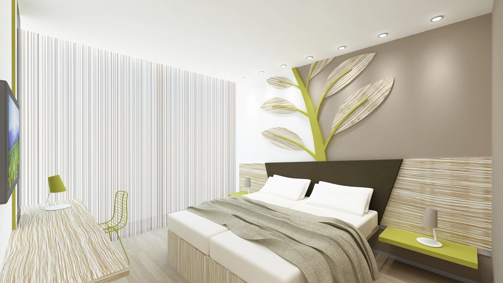 Camera d'hotel moderna con letto matrimoniale, decorazioni a tema natura e illuminazione soffusa.