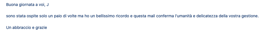 Messaggio di ringraziamento di un ospite che apprezza l'umanità e la gestione dell'hotel dopo un soggiorno.