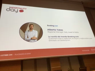 Presentazione di Alberto Yates di Booking.com durante l'evento Hospitality Day al Palacongressi di Rimini.