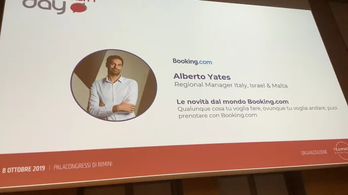 Presentazione di Alberto Yates di Booking.com durante l'evento Hospitality Day al Palacongressi di Rimini.