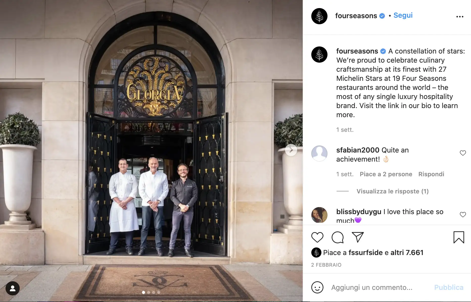 Chef di ristoranti Four Seasons con 27 stelle Michelin posano davanti all'ingresso del ristorante George V.