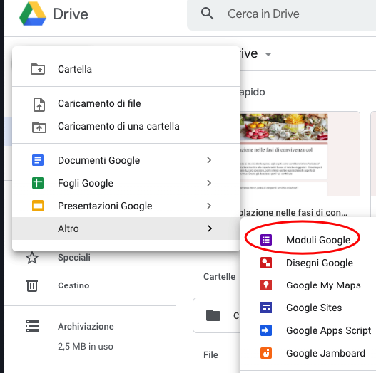 Screenshot di Google Drive con il menu per creare un nuovo file, evidenziando l'opzione "Moduli Google" cerchiata in rosso.